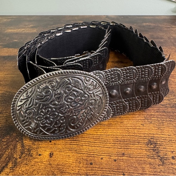 Vintage Accessories - Western Style Concho Stretch Belt Gunmetal Black Oval Buckle Embossed Floral M